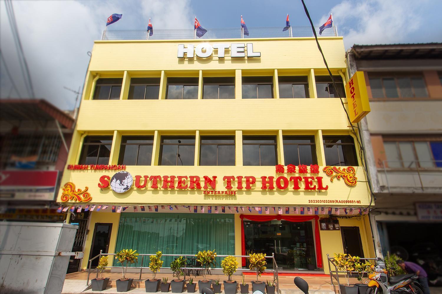 Southern Tip Hotel Pontian Kecil Exterior photo