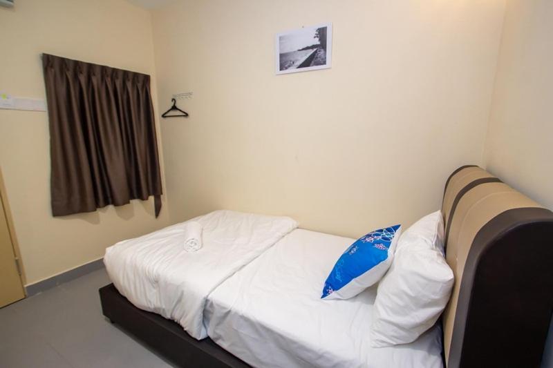 Southern Tip Hotel Pontian Kecil Exterior photo