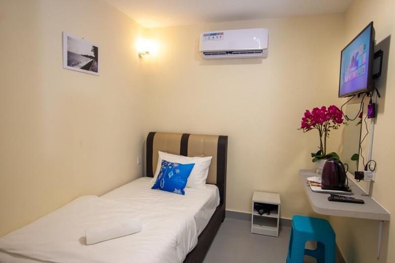 Southern Tip Hotel Pontian Kecil Exterior photo