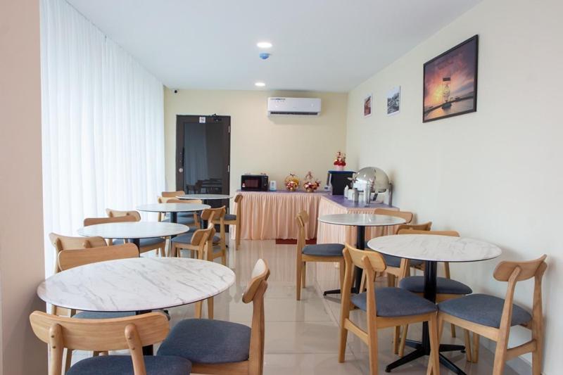 Southern Tip Hotel Pontian Kecil Exterior photo