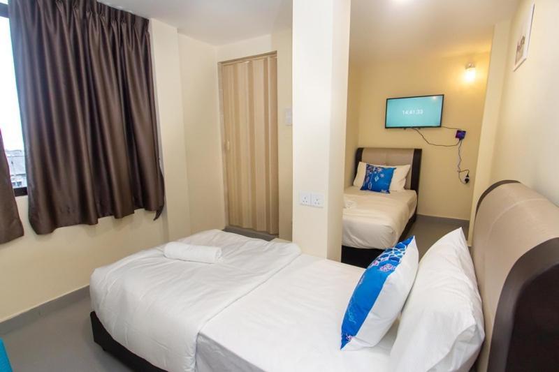 Southern Tip Hotel Pontian Kecil Exterior photo